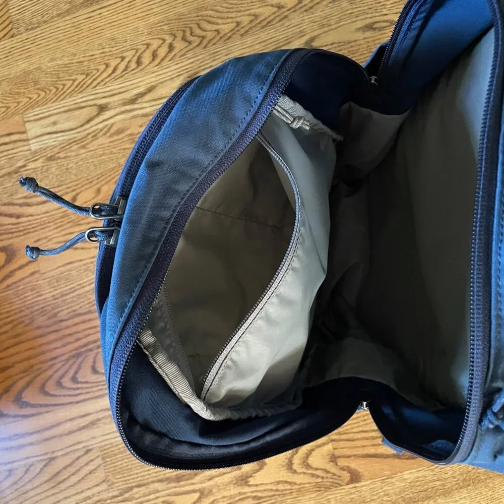 Fjallraven Raven 28L Backpack, Excellent Condition, Navy Blue - Picture 5 of 10